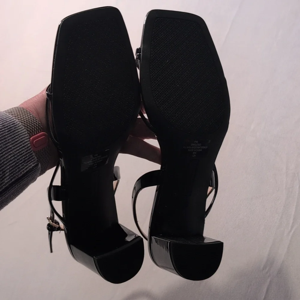 Bandolino Black Patent Faux Leather Keltie Sandals Size 11